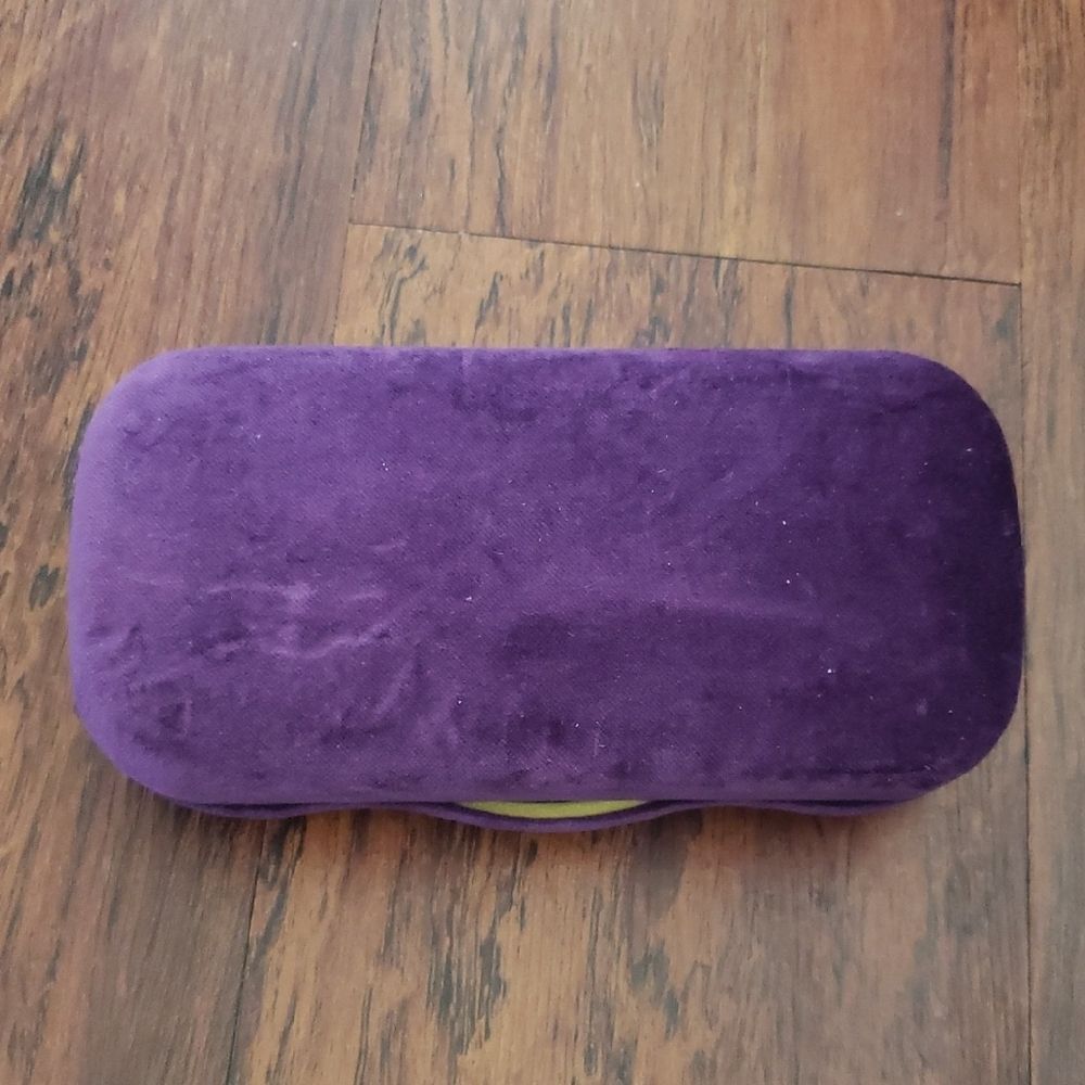 Gucci Elegant Purple Chic Feminine Sturdy Velvet Sunglasses Case - Picture 4 of 4
